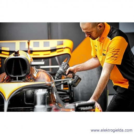 Wiertarko-wkrętarka udarowa 90 Nm 800W 2x1,7Ah 18V, McLaren, DCD85ME2GT-QW