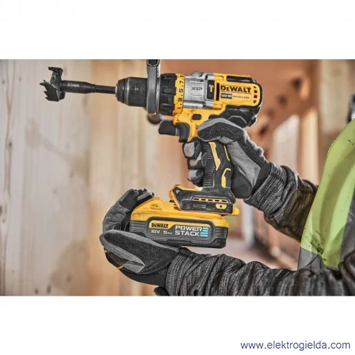 Wiertarko-wkrętarka udarowa 96Nm, 3 biegi, 2x5Ah 18V lub 54V , DCD999H2T-QW Wiertarko-wkrętarka udarowa 96Nm, 3 biegi, 2x5Ah 18V lub 54V , DCD999H2T-QW