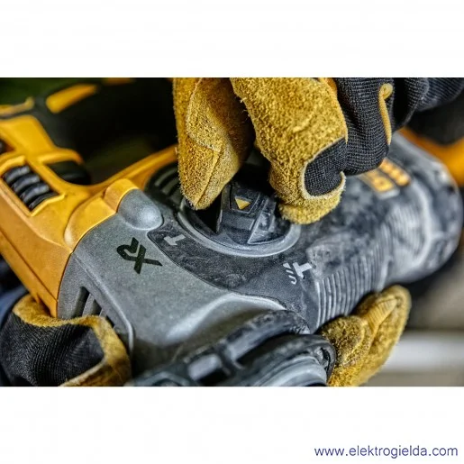 Młotowiertarka DCH274P2-QW 2.1J, 2 akumulatory 5Ah 18V XR SDS+, wymienny uchwyt, z ładowarką i walizką TSTAK Młotowiertarka DCH274P2-QW 2.1J, 2 akumulatory 5Ah 18V XR SDS+, wymienny uchwyt, z ładowarką i walizką TSTAK